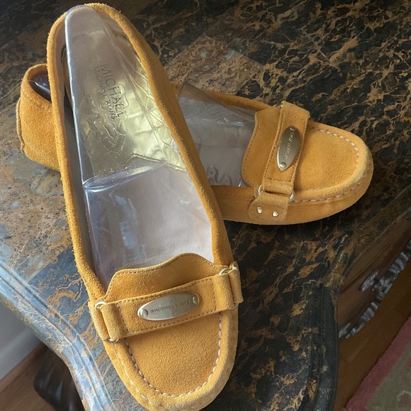 MICHAEL KORS YELLOW MUSTARD SUEDE WOMEN MOCCASINS FLAT SHOES SIZE US 9 - Picture 4 of 12